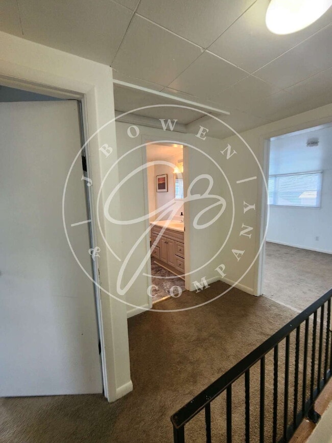 Building Photo - 2 story 2 bed with bonus room! Maumee Scho...