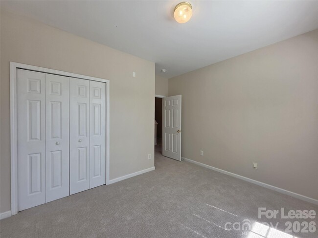 Building Photo - 4730 Willow Glen Rd