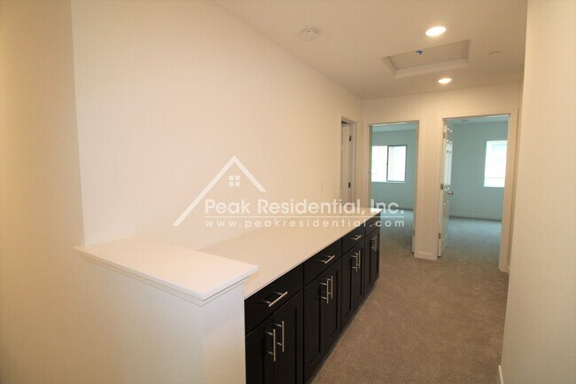 Building Photo - Brand New 3bd/2.5ba North Natomas Townhous...