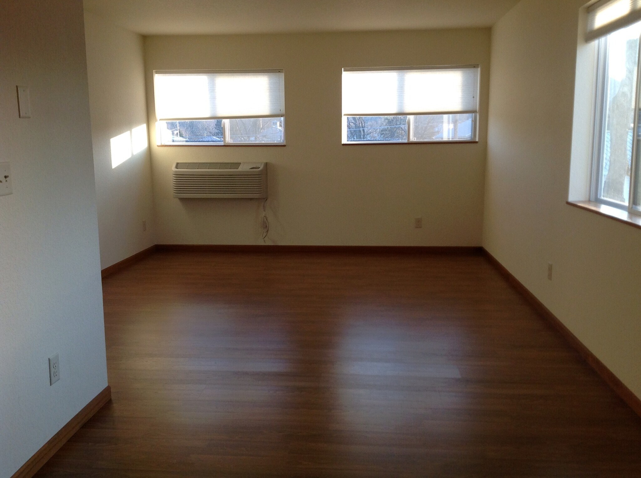 Building Photo - 209 N Sherman St