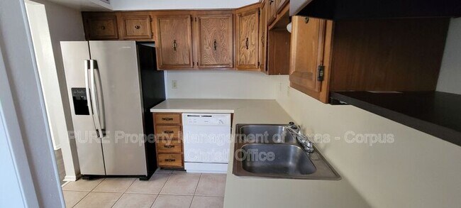 Building Photo - 5001 Middlecoff Rd