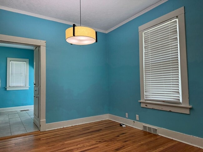Building Photo - Charming Updated 2-Bed Ranch in the Heart ...