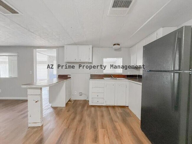 Building Photo - 17401 E Meadow Ln