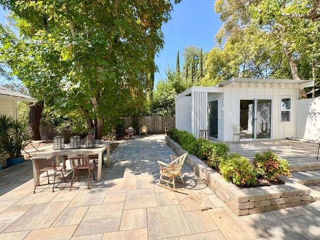 Building Photo - Available For 4+ Months!* Rare Find Furnished Saint Helena Gem, “Upper Tainter” 2 Bedrooms, 2 Bat...