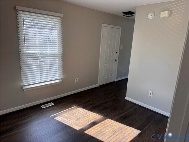 Building Photo - 6162 Retreat Hill Ln