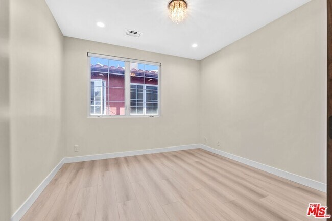 Building Photo - 3833 Huron Ave