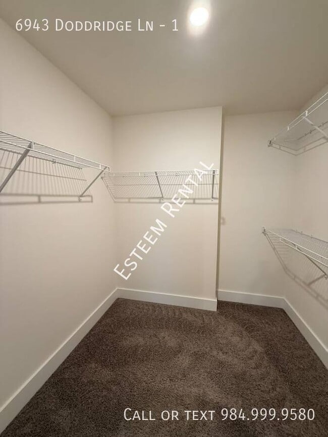 Building Photo - 6943 Doddridge Ln
