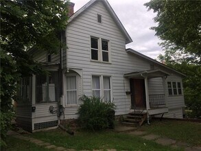 Building Photo - 2 Ford