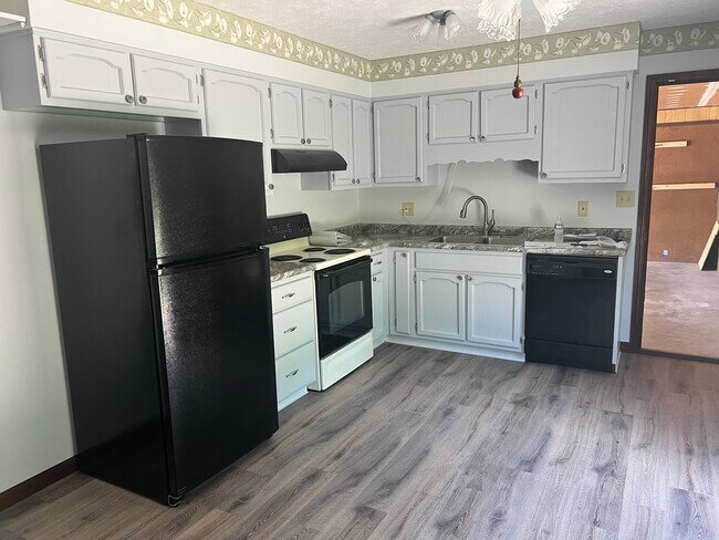 Building Photo - 3714 Creekwood Dr