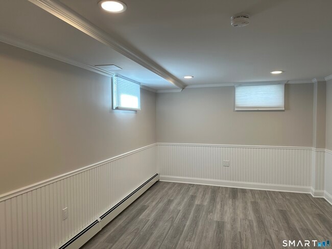 Building Photo - 44 Hillside Ave