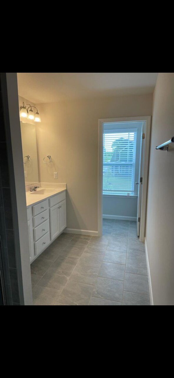 Building Photo - 135 Rossell Park Cir