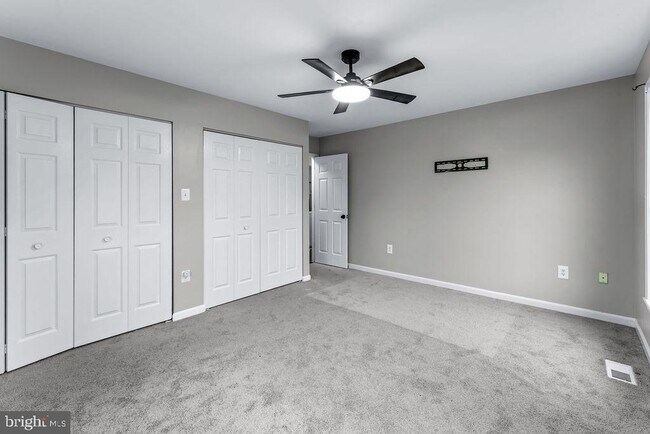 Building Photo - 5285 Stowe Ln