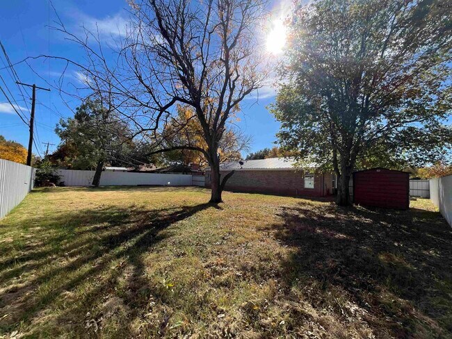 Building Photo - 2908 Featherston Ave