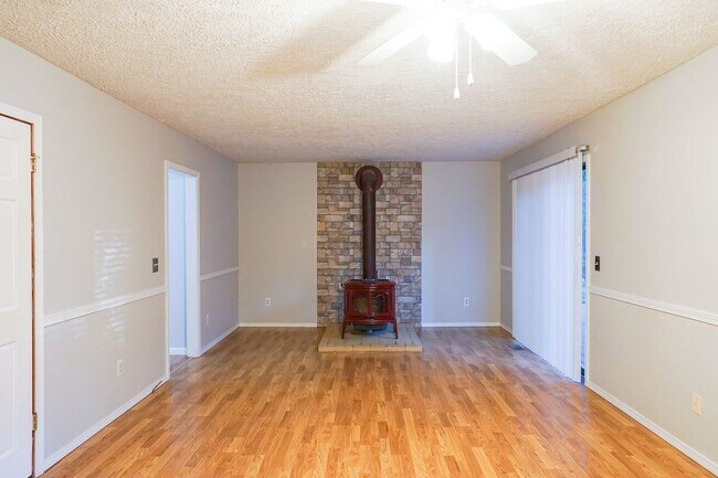 Building Photo - 4 Bedroom home tucked away in Hayden