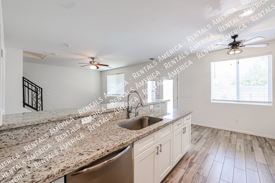 Building Photo - 11862 N 79th Dr