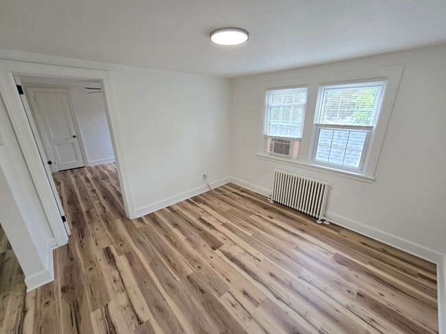 Building Photo - CUTE & COZY 2BED/1BATH DUPLEX FOR RENT - U...