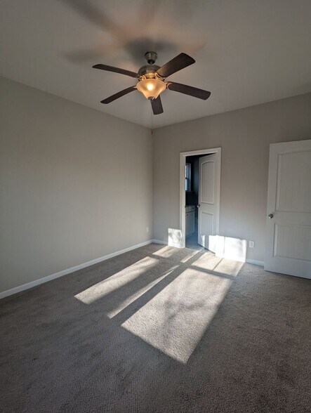 Building Photo - 385 Orchard Ln