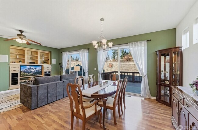 Building Photo - Spacious 2Br in Trilogy at Redmond Ridge 55+ Community