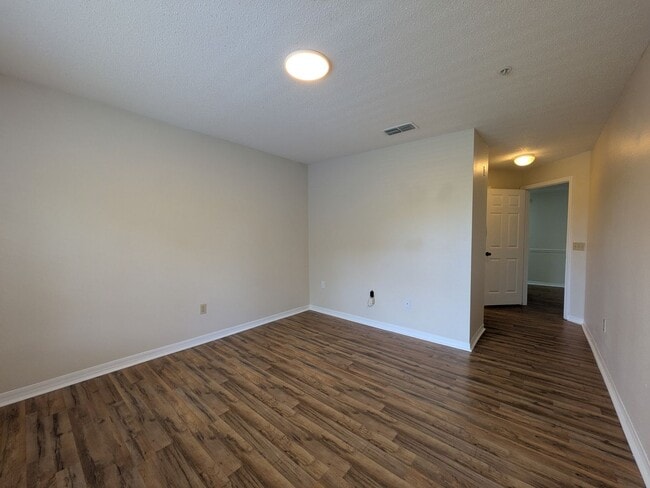 Building Photo - 3/2 Condo, Villas at Lakeside in Oveido