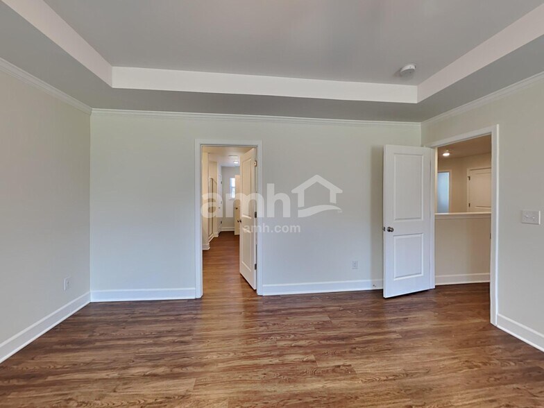 Building Photo - 5708 Lakemont Dr