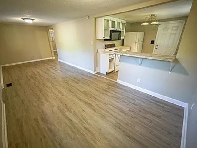 Building Photo - 4807 Center Dr