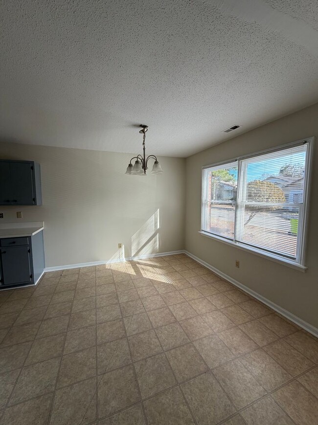 Building Photo - 1610 Dillahunt St