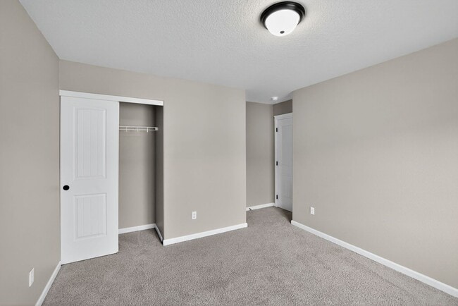 Building Photo - $500 gift card with lease signed by 10/20/...