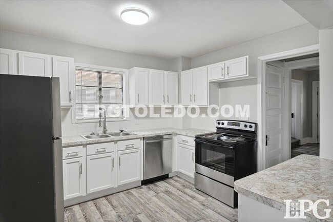 Building Photo - 4117 Thornton Ave