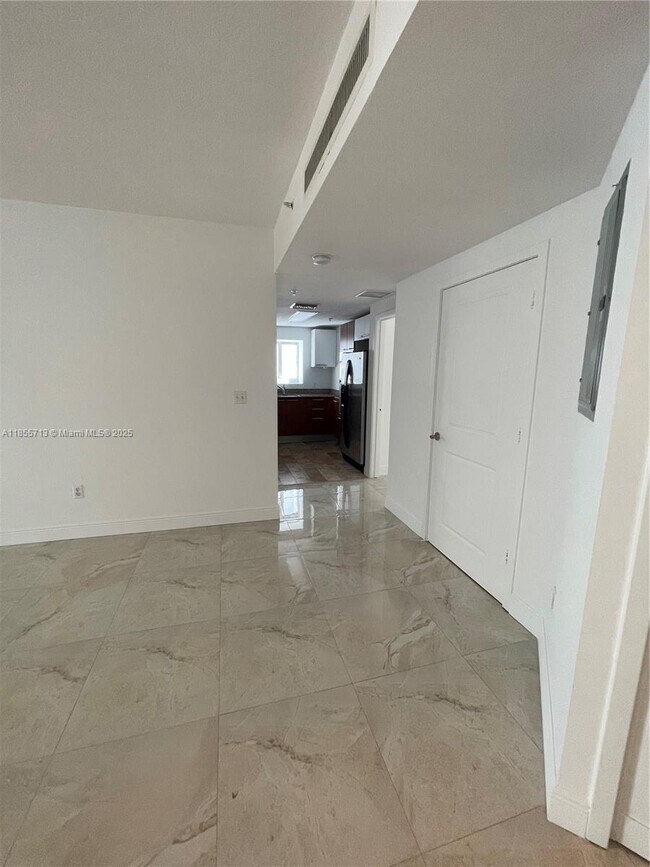 Building Photo - 170 SE 14th St