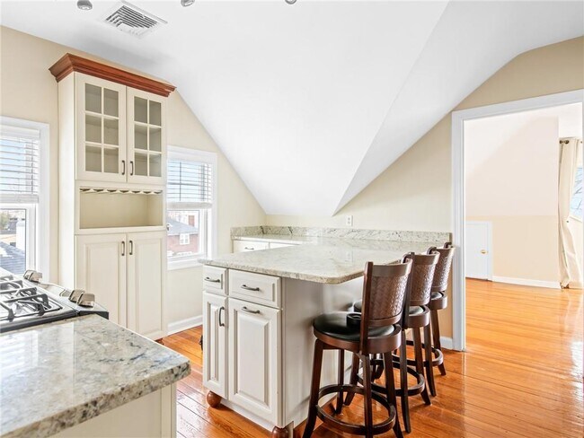 Building Photo - 22 Hudson Pl