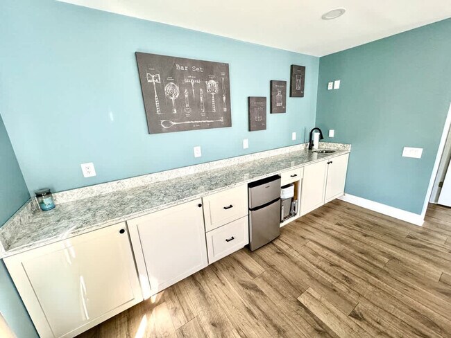 Building Photo - 14386 Calvert St