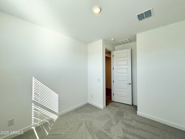 Building Photo - 9543 W Avalon Dr