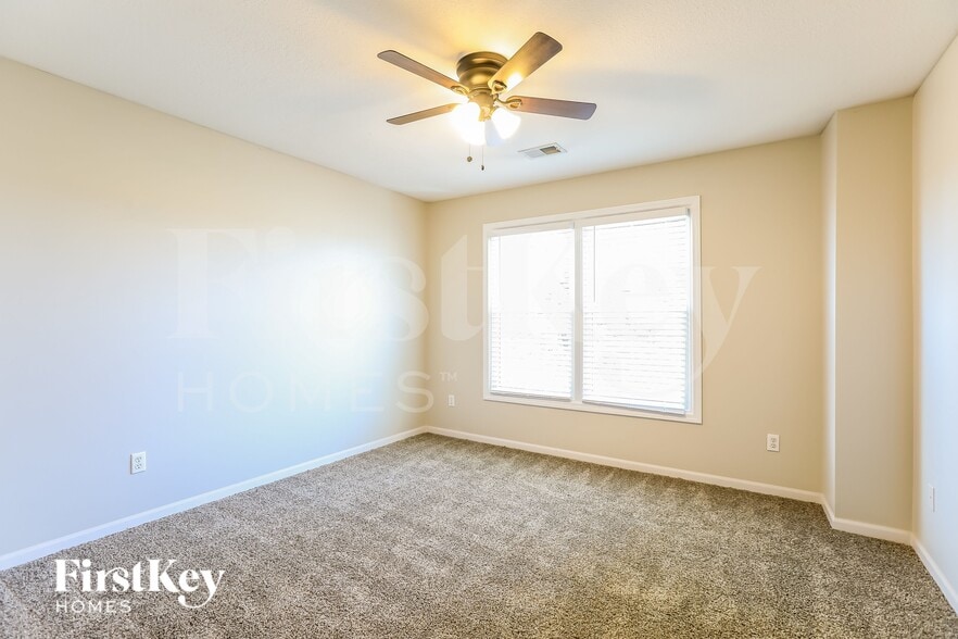 Building Photo - 819 Trailway Dr
