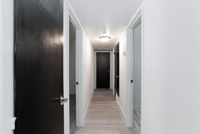 Building Photo - Stylish 4-Bedroom Single-Story Home with M...