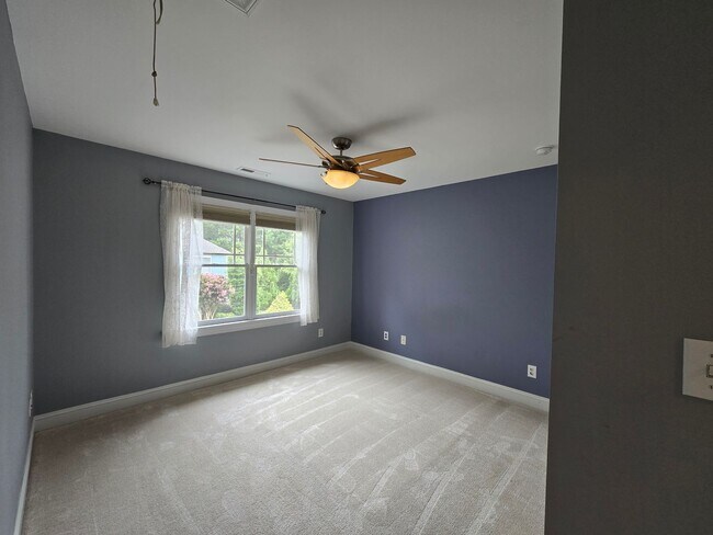 Building Photo - Stylish 3BR, 3BA Townhouse – Prime Location Near Durham & Chapel Hill!