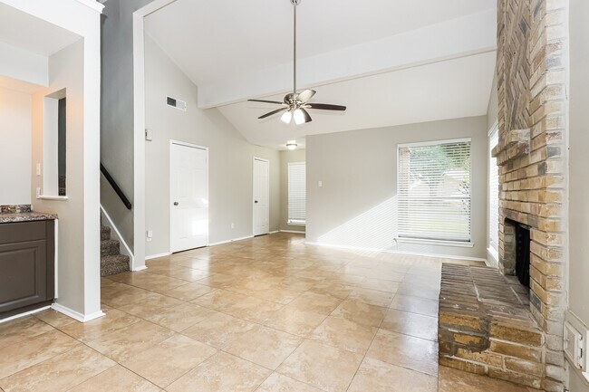 Building Photo - 2322 Piddler Dr