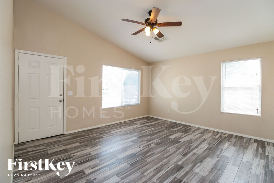 Building Photo - 4128 W Solar Dr