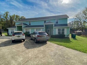 Building Photo - 2416 Manzanita Ct