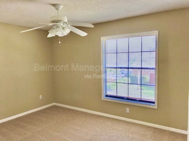 Building Photo - 7431 Glen Oaks Way