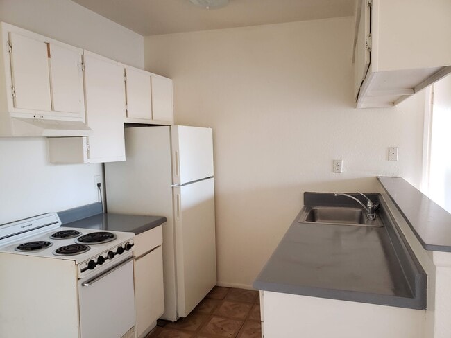 Full-Size Kitchen - Roger Plaza Apartments