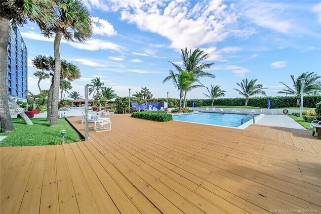 Building Photo - 10410 S Ocean Dr