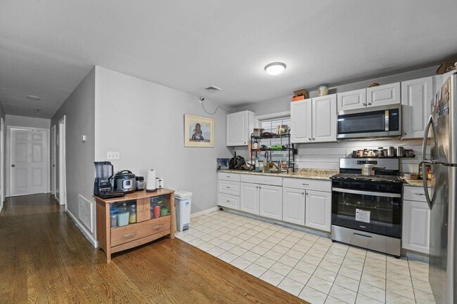 Building Photo - 347 Palisade Ave