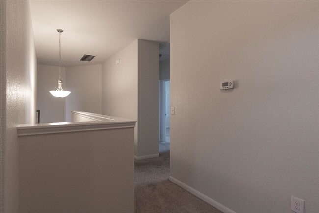 Building Photo - 2880 Donnell Dr