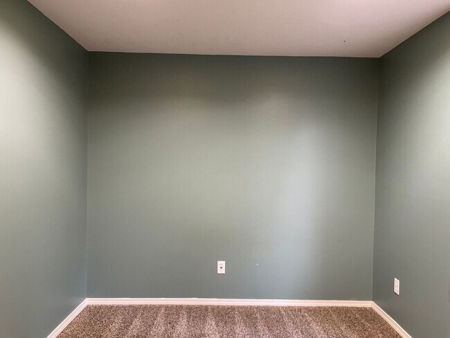 Building Photo - ? Beautifully Updated Home in a Peaceful, Highly Desirable Fisher’s Landing Community ?