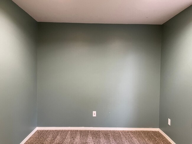 Building Photo - Adorable 4 Bedroom 2.5 Bath Home in Fisher...