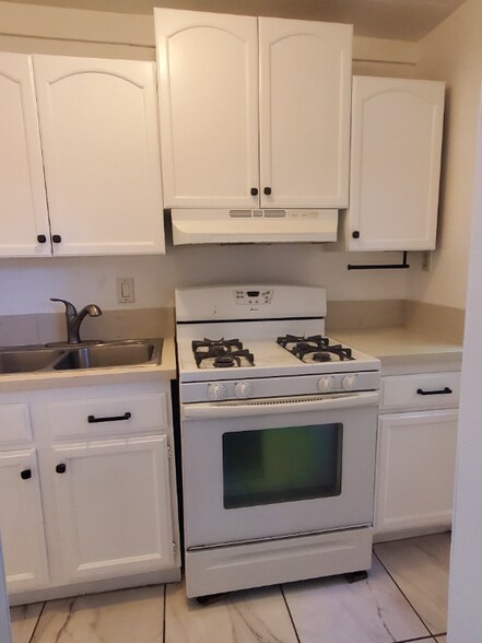 Building Photo - 9215 Nichols St