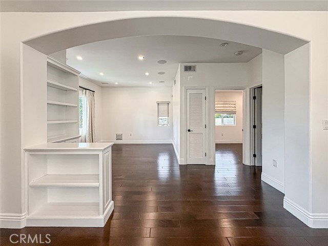 Building Photo - 5960 Balcom Ave