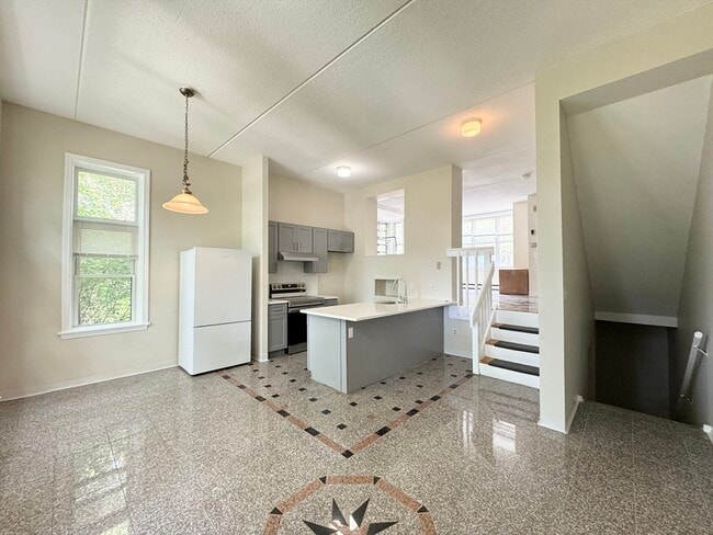 Primary Photo - 48 Ellingwood St