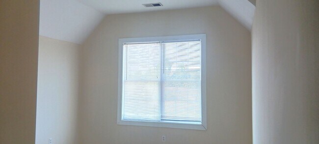 Building Photo - 2 bedroom/2 bathroom- Bennington on the Park