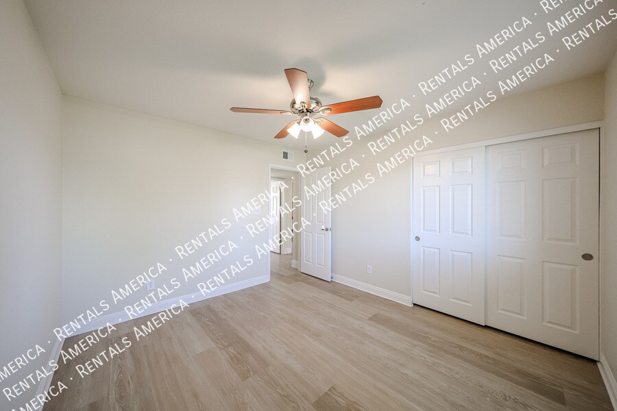 Building Photo - 11621 N 30th St